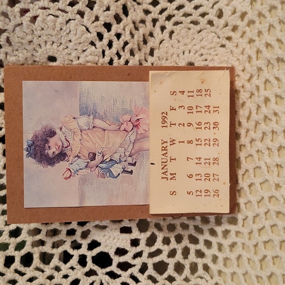 1992 Vintage Victorian calendar - Picture 1 of 2